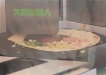 智博会煎饼机器人出圈，智能设备玩转餐饮赛道